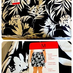 Women's S.C. & Co. Comfort
Stretch Denim Skort . 360 Tummy Control Size M